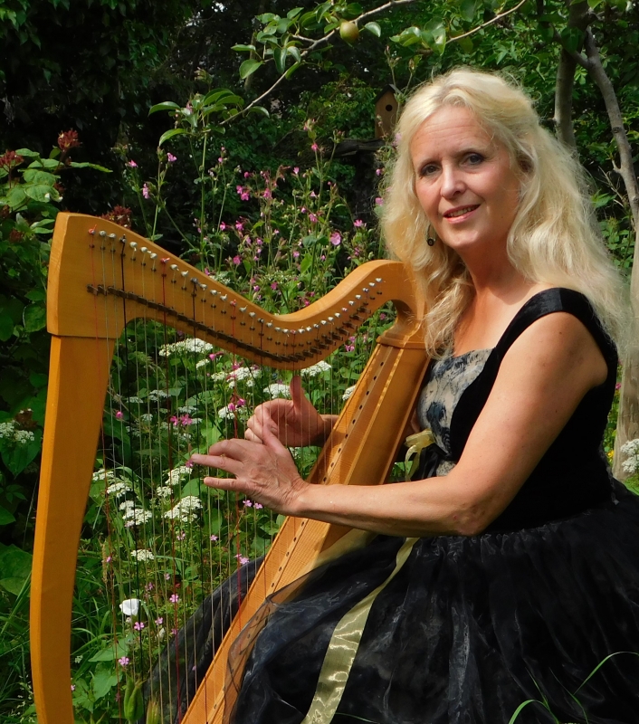 permoto Madeleine foto harp en zang